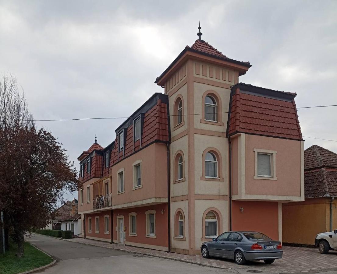 Appartamento Studio Apartman Mir Kanjiža Esterno foto