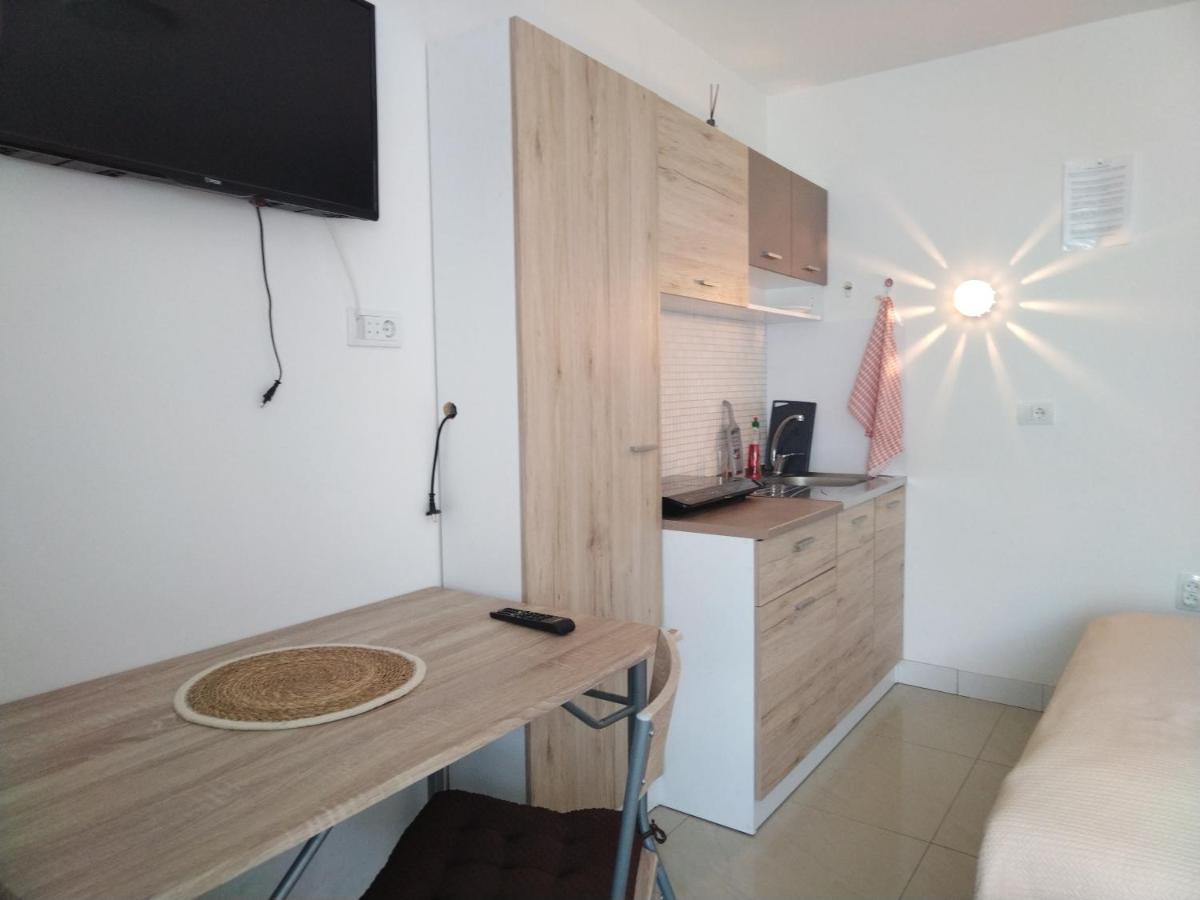 Appartamento Studio Apartman Mir Kanjiža Esterno foto