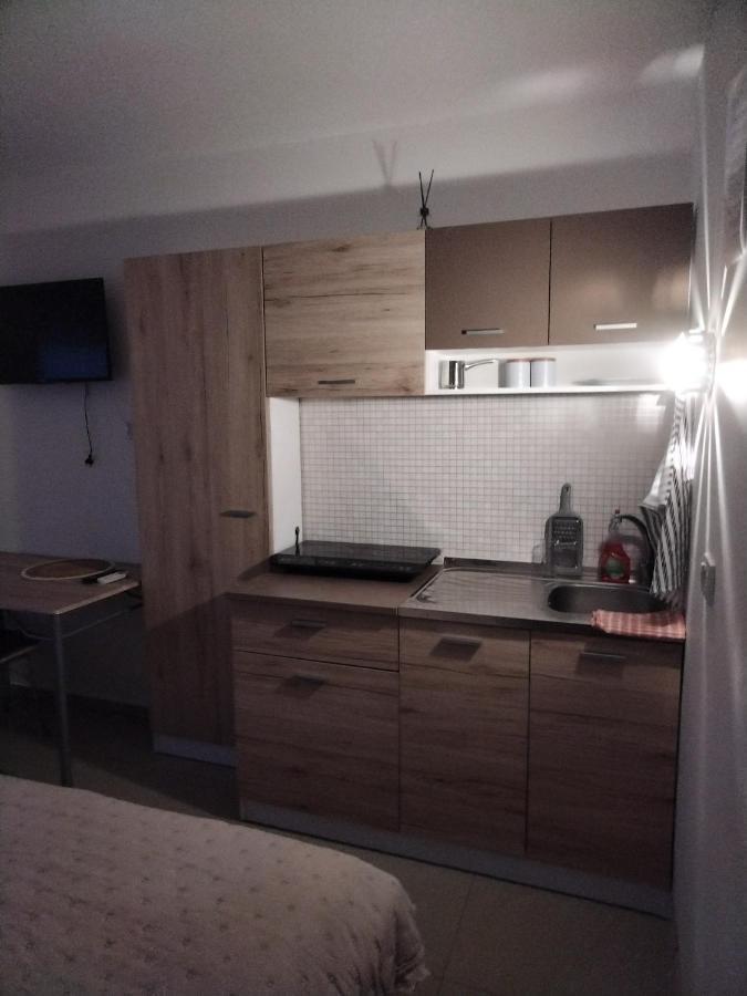 Appartamento Studio Apartman Mir Kanjiža Esterno foto