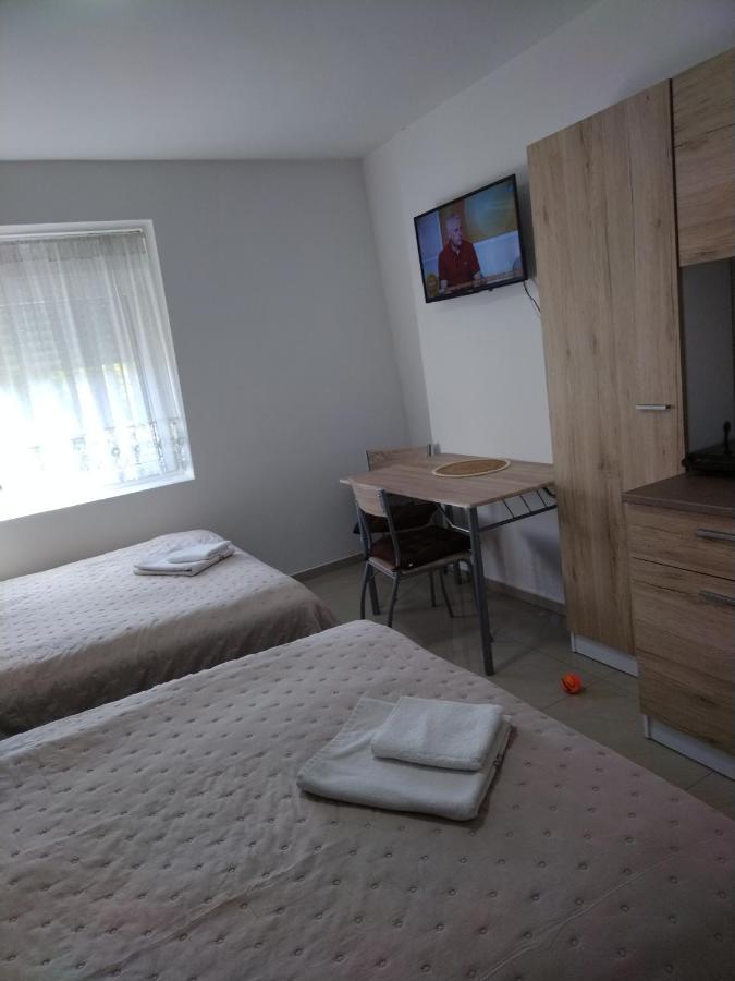 Appartamento Studio Apartman Mir Kanjiža Esterno foto